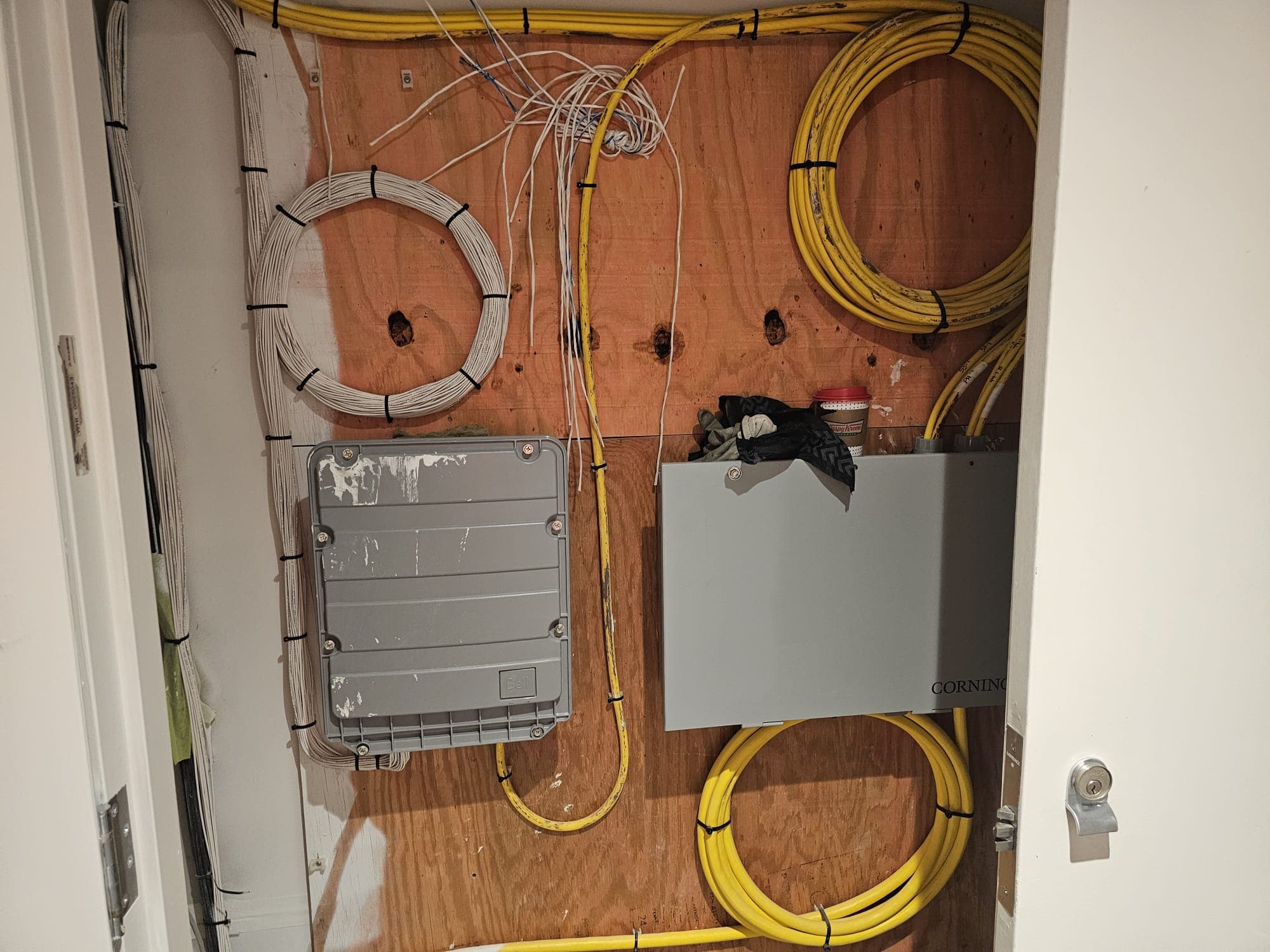 Building cable tray with horizontal routing in progress